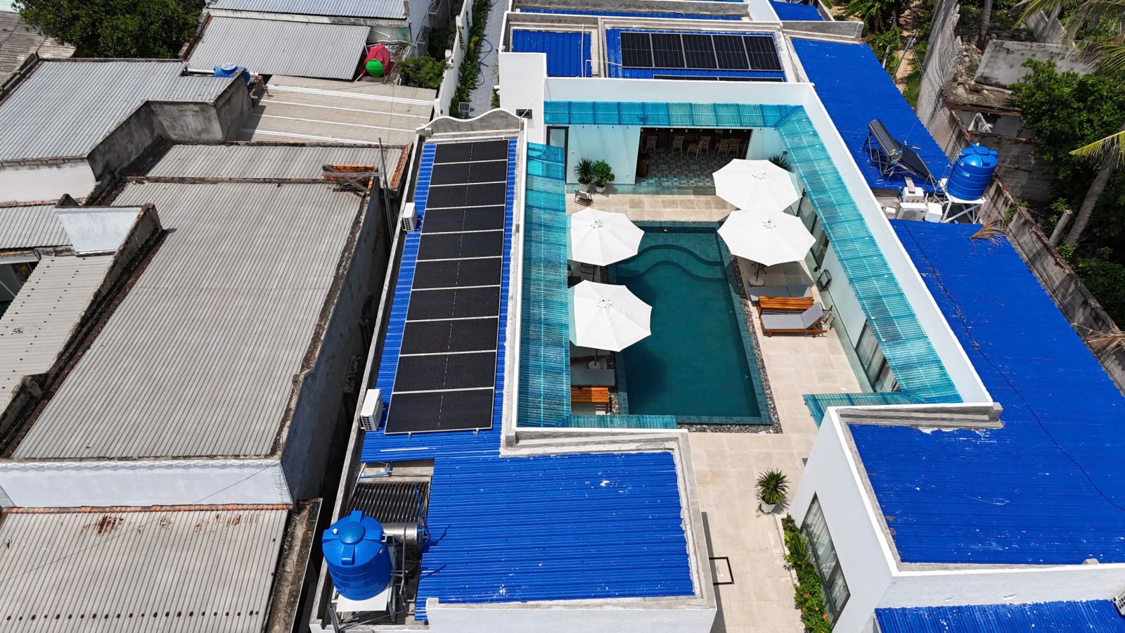 Khám phá dự án điện mặt trời do DAS Solar thi công cho Homestay tại Mũi Né, giúp giảm chi phí điện, vận hành bền vững và nâng cao trải nghiệm nghỉ dưỡng với nguồn năng lượng xanh.